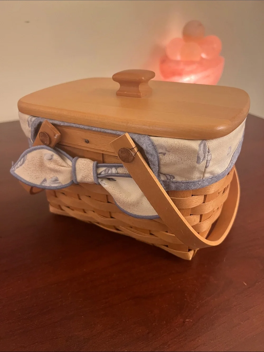 Longaberger Market Basket with Seashell Liner and White Seashell Tie On Pendant